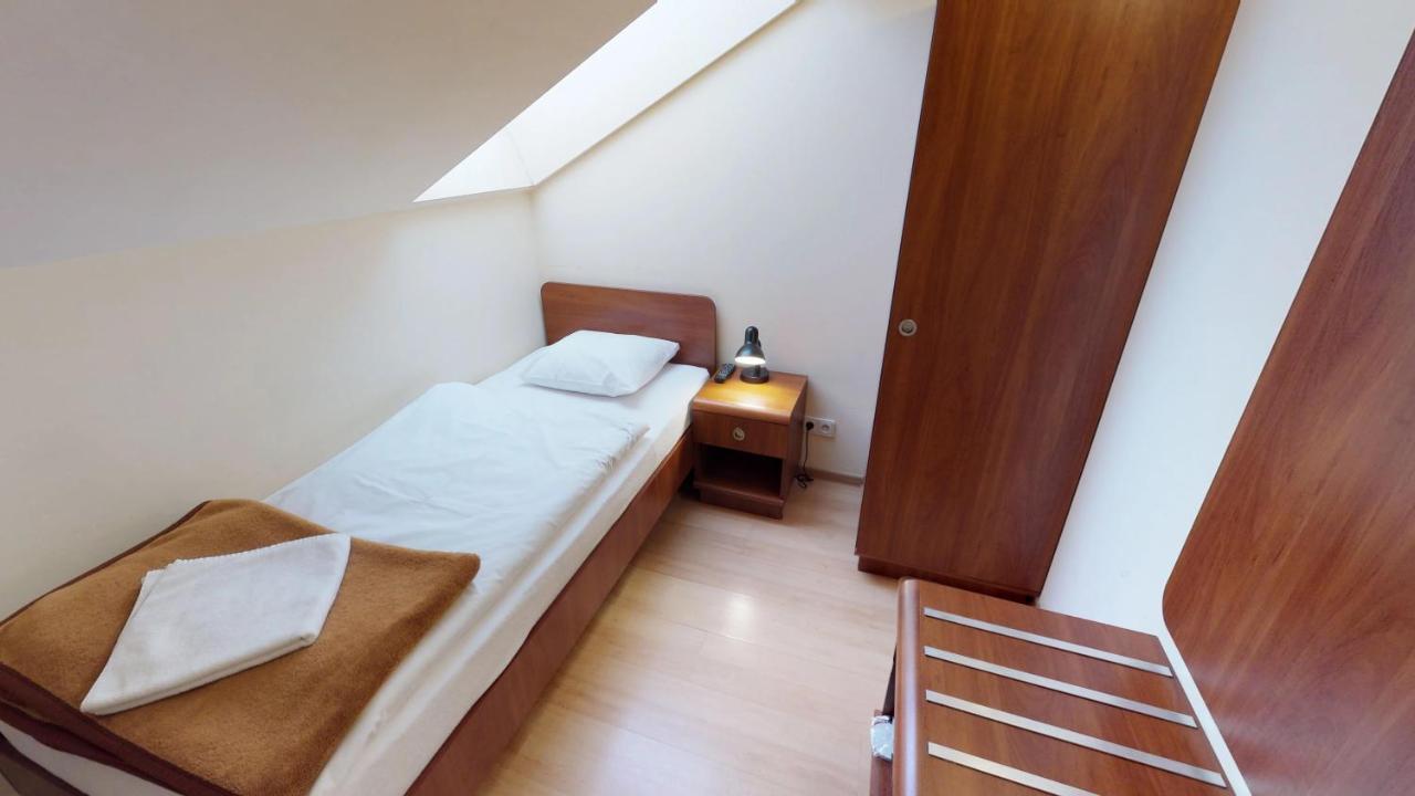 Noclegi Czarna Perla Kraków Exteriör bild